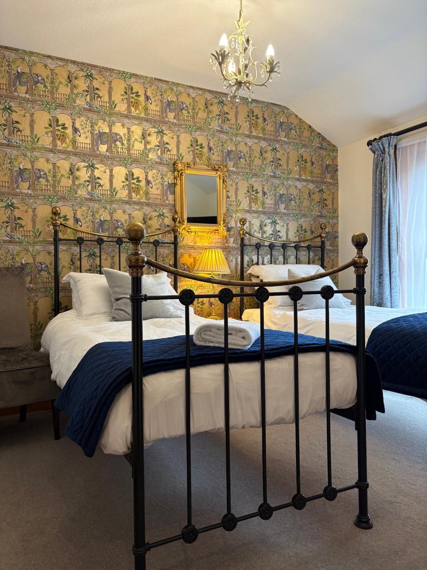 Bed & Breakfast Elm Tree 4*