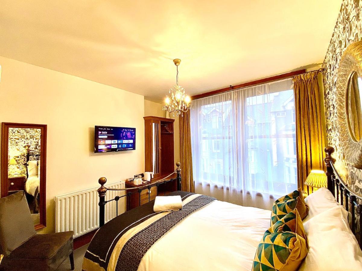 Couette-café Elm Tree 4*