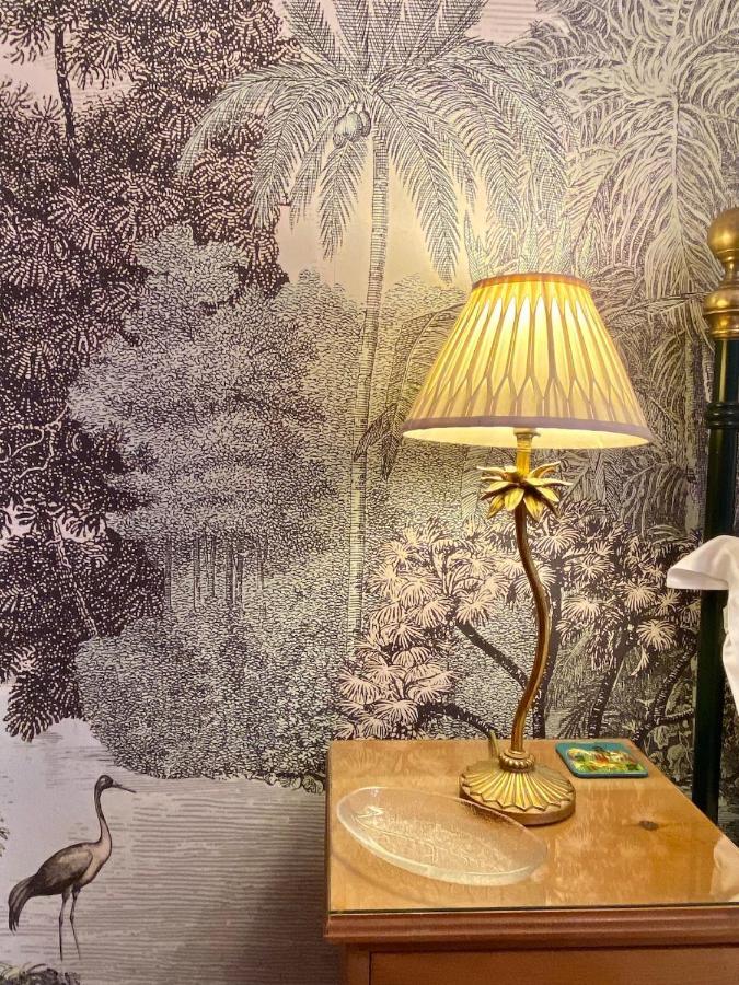 Elm Tree Couette-café