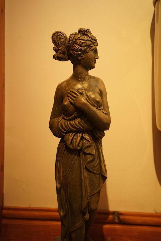 Elm Tree Couette-café